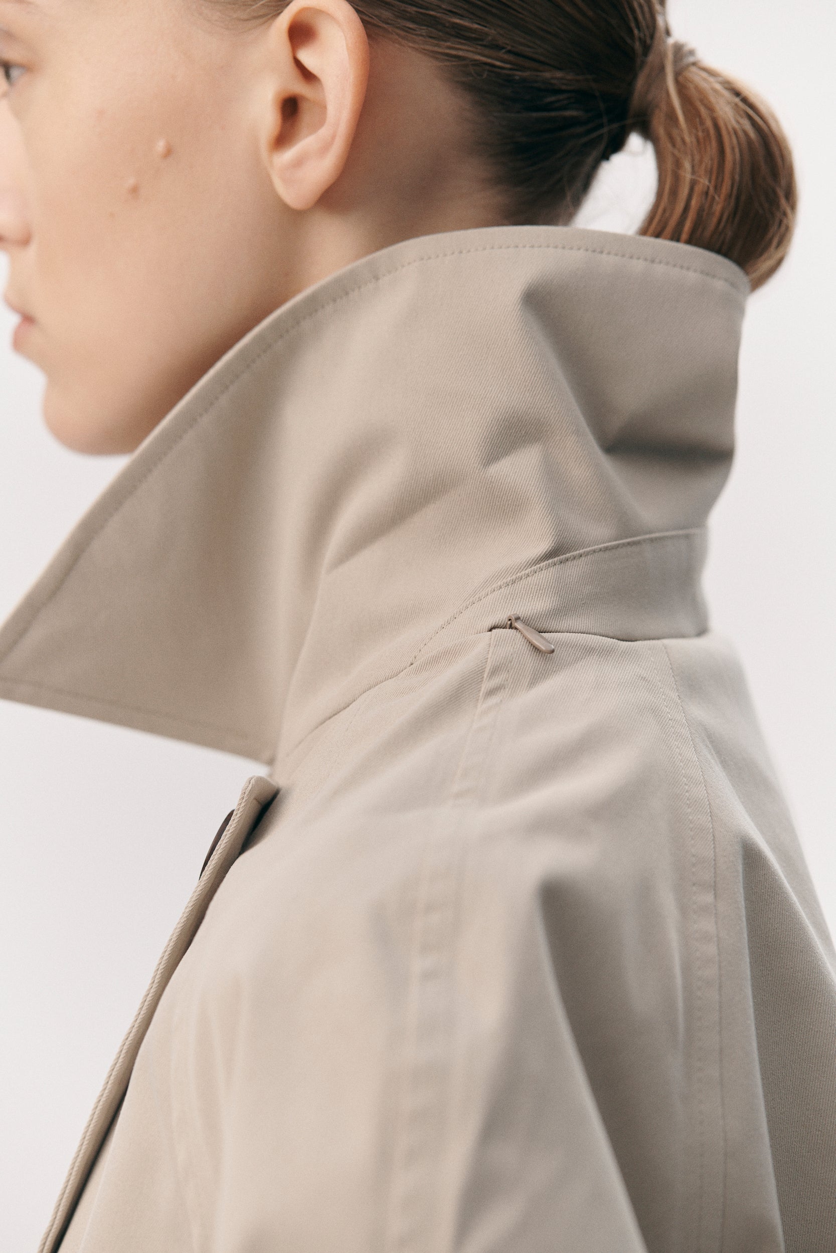 ROOMY TRENCH STRETCH TWILL SS26 LIGHT ARMY