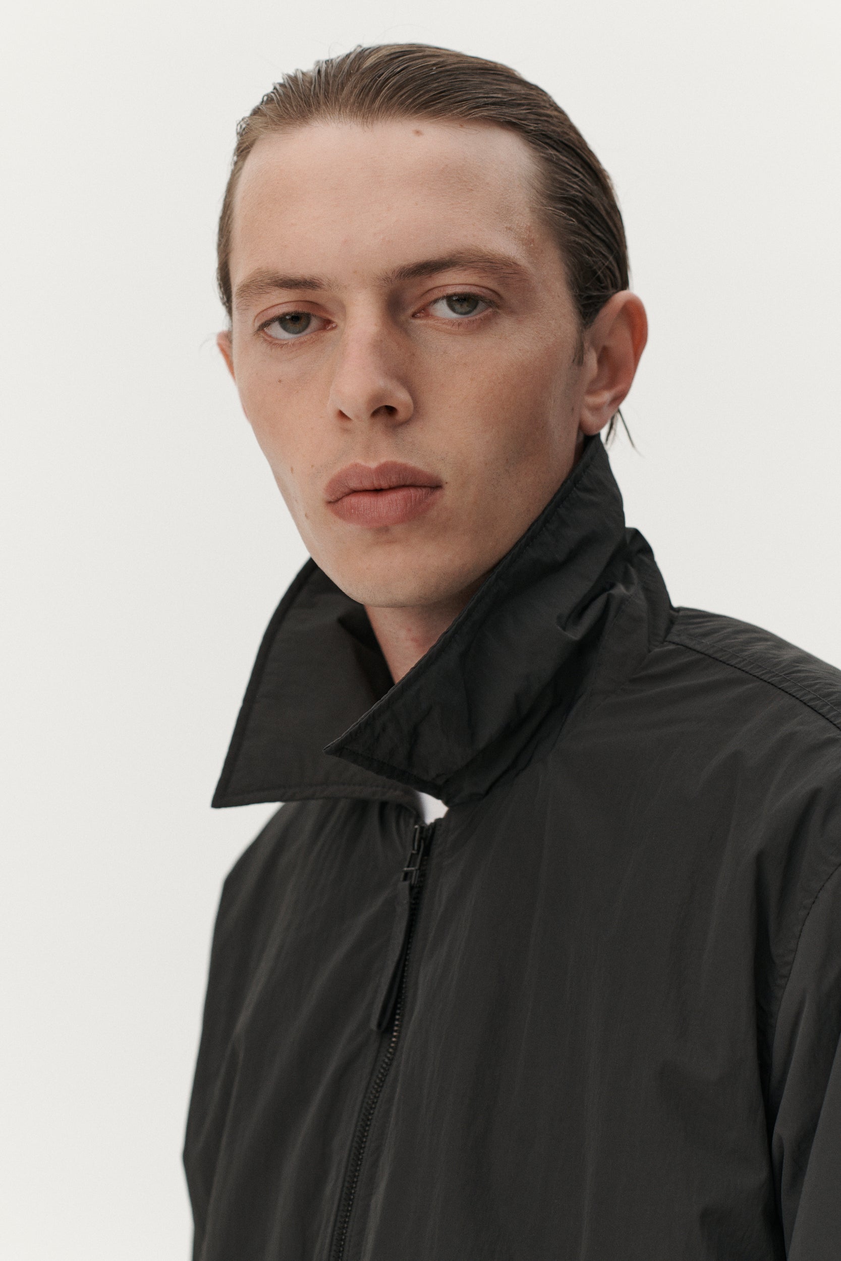 ZIP UP CRINCLE AW25 BLACK