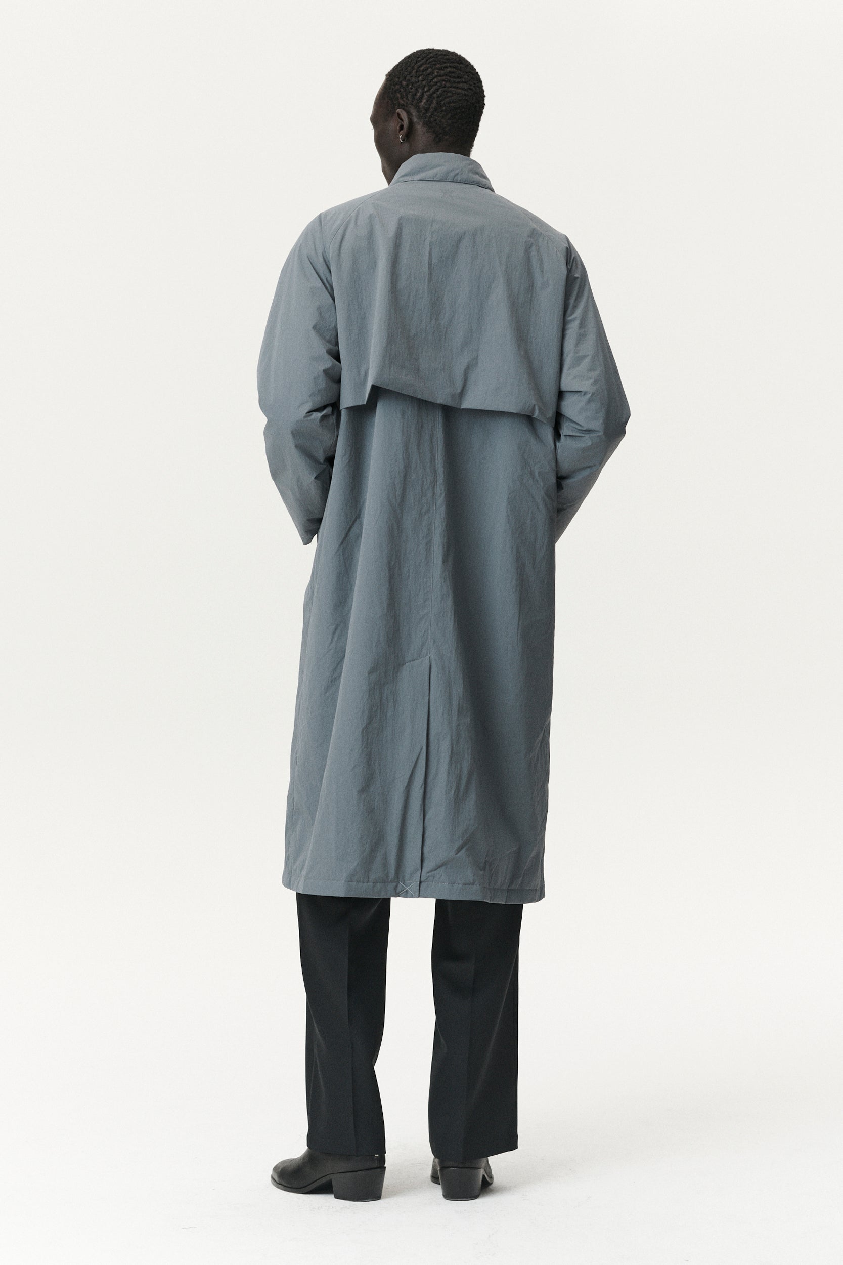 LONG COACH CRINCLE AW25 LIGHT GREY BLUE MENS