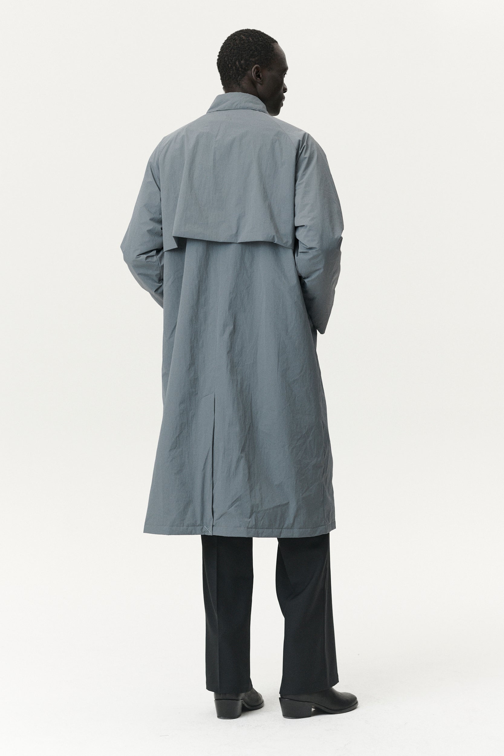 LONG COACH CRINCLE AW25 LIGHT GREY BLUE MENS