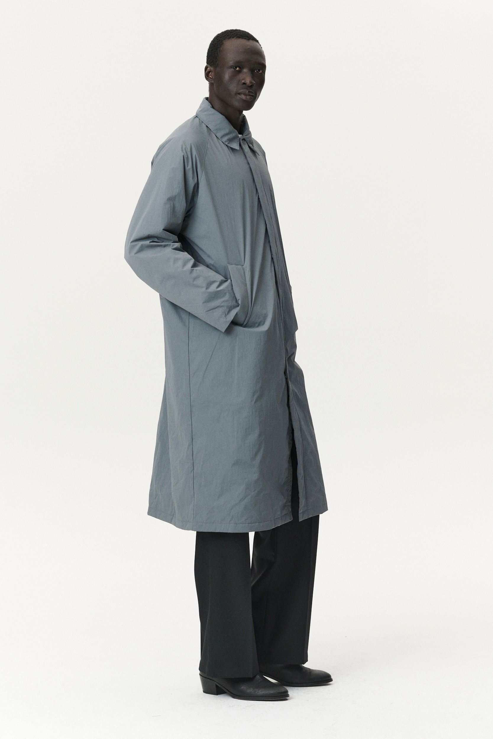 LONG COACH CRINCLE AW25 LIGHT GREY BLUE MENS