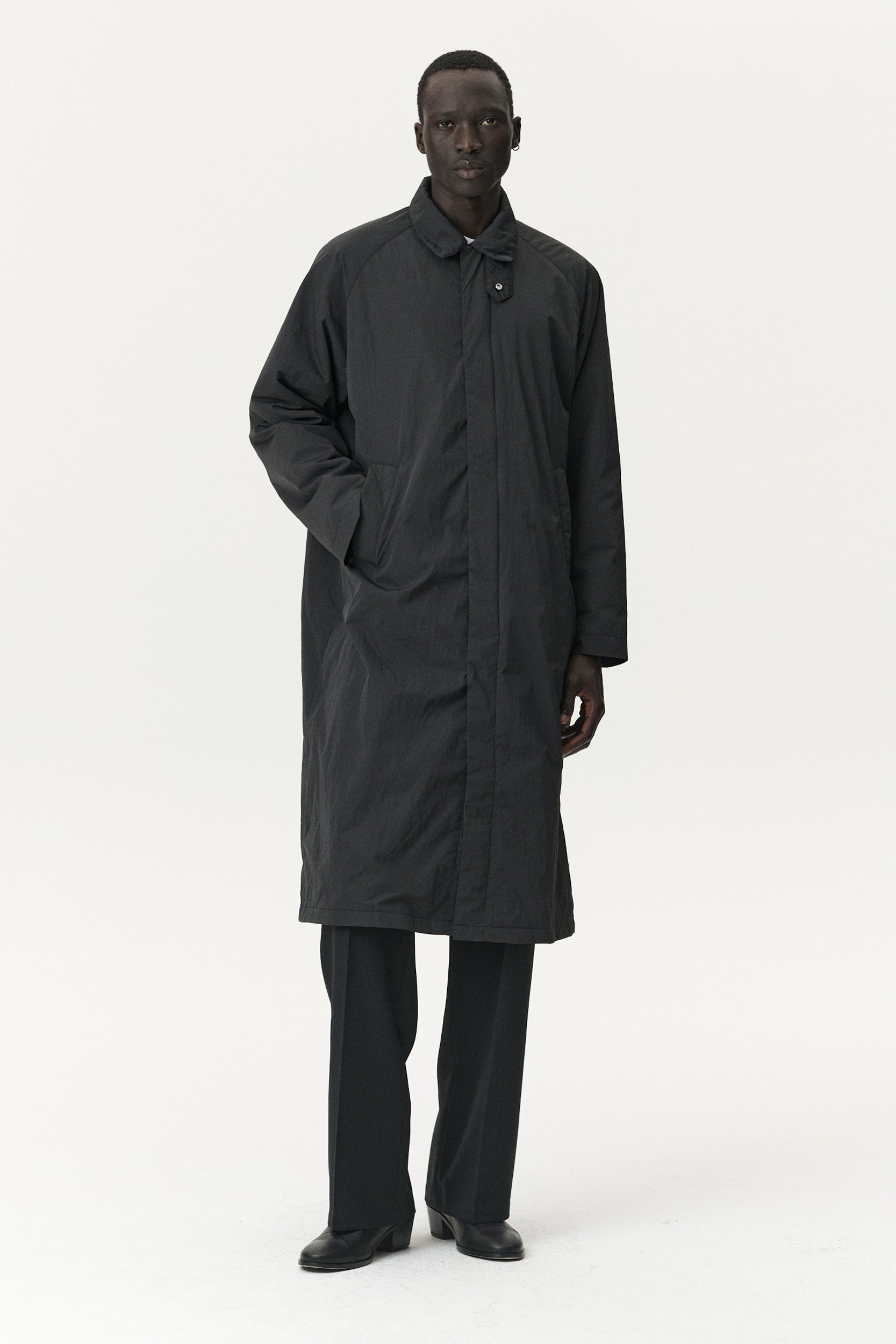 LONG COACH CRINCLE AW25 BLACK MENS