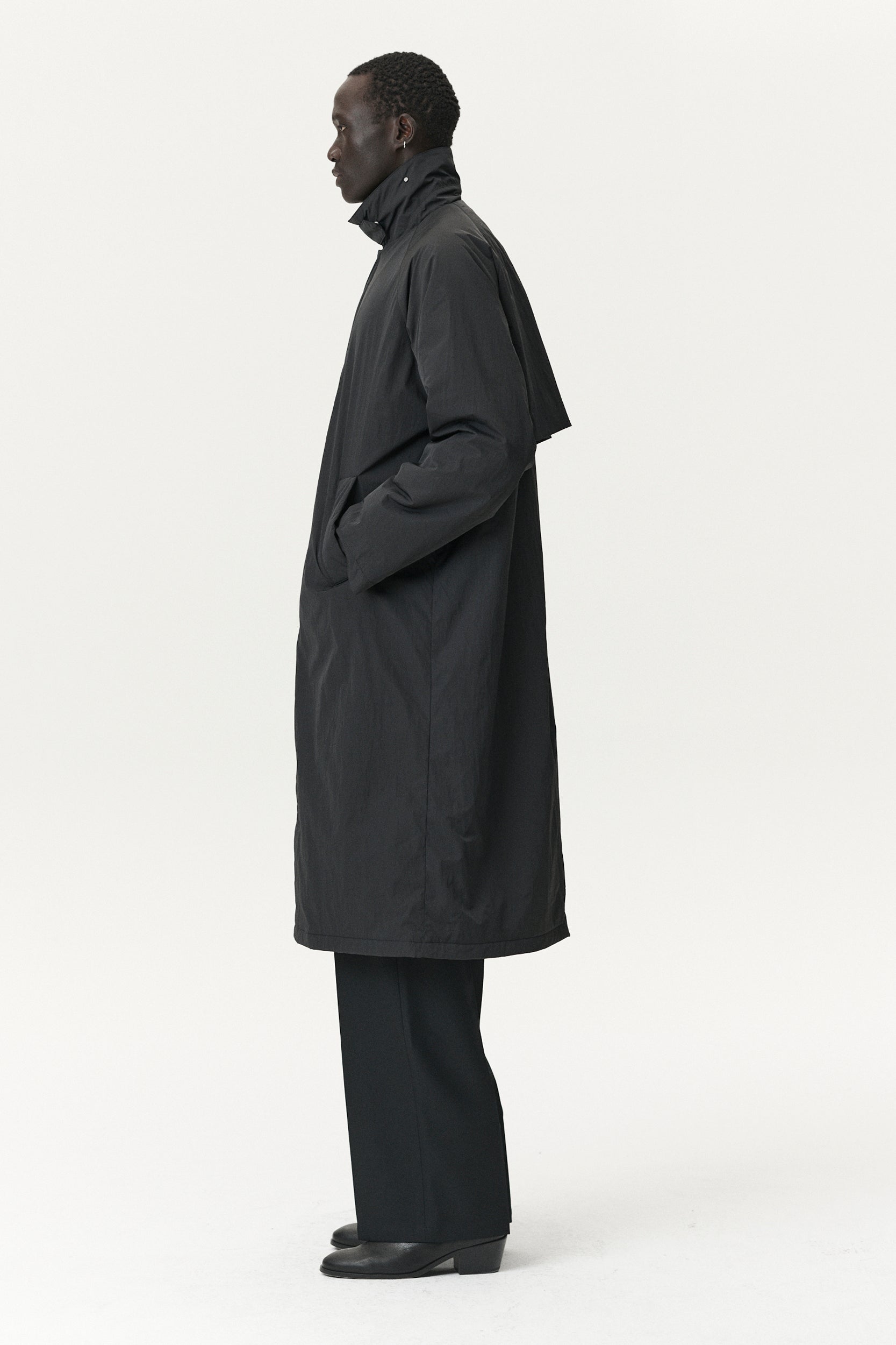 LONG COACH CRINCLE AW25 BLACK MENS