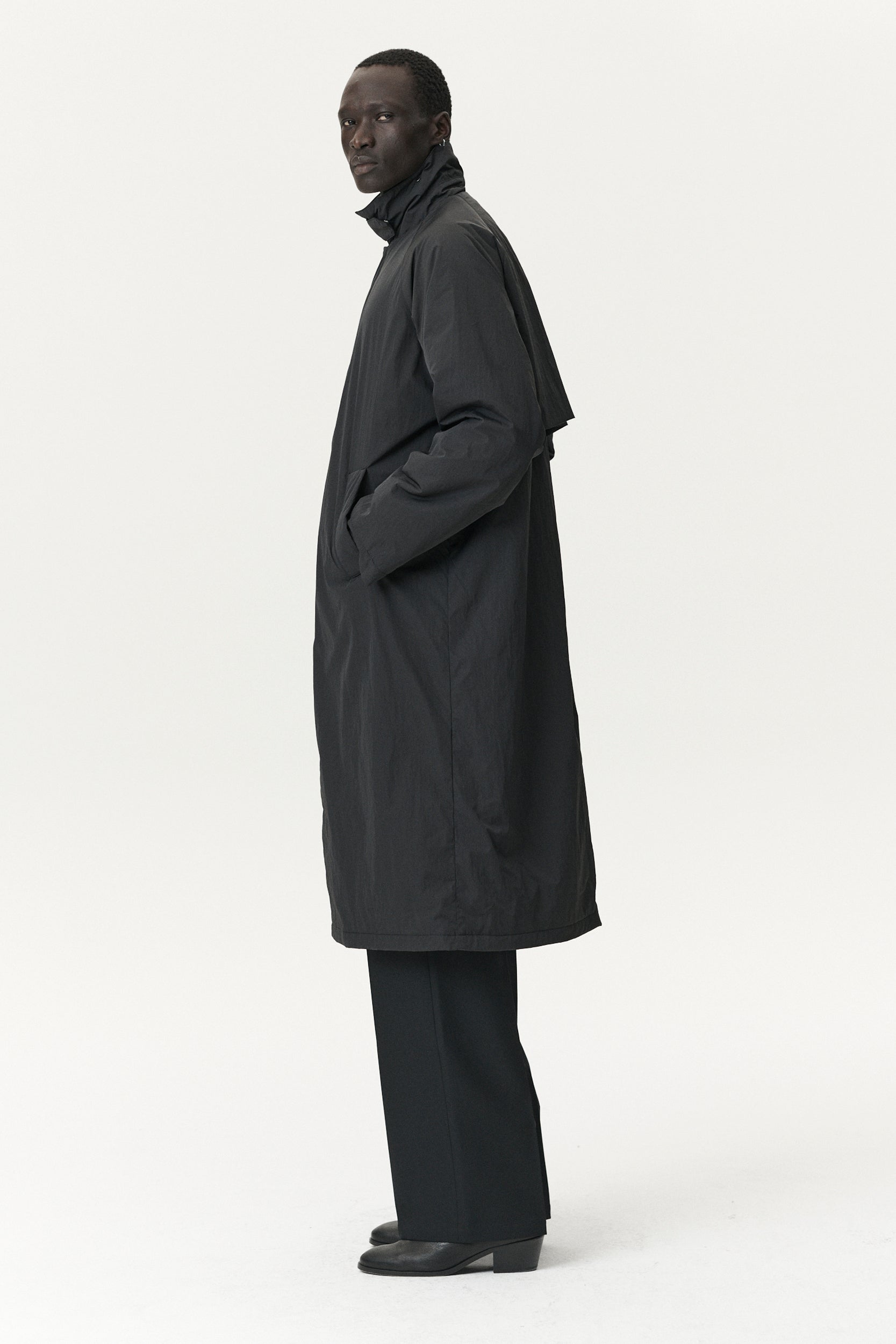 LONG COACH CRINCLE AW25 BLACK MENS