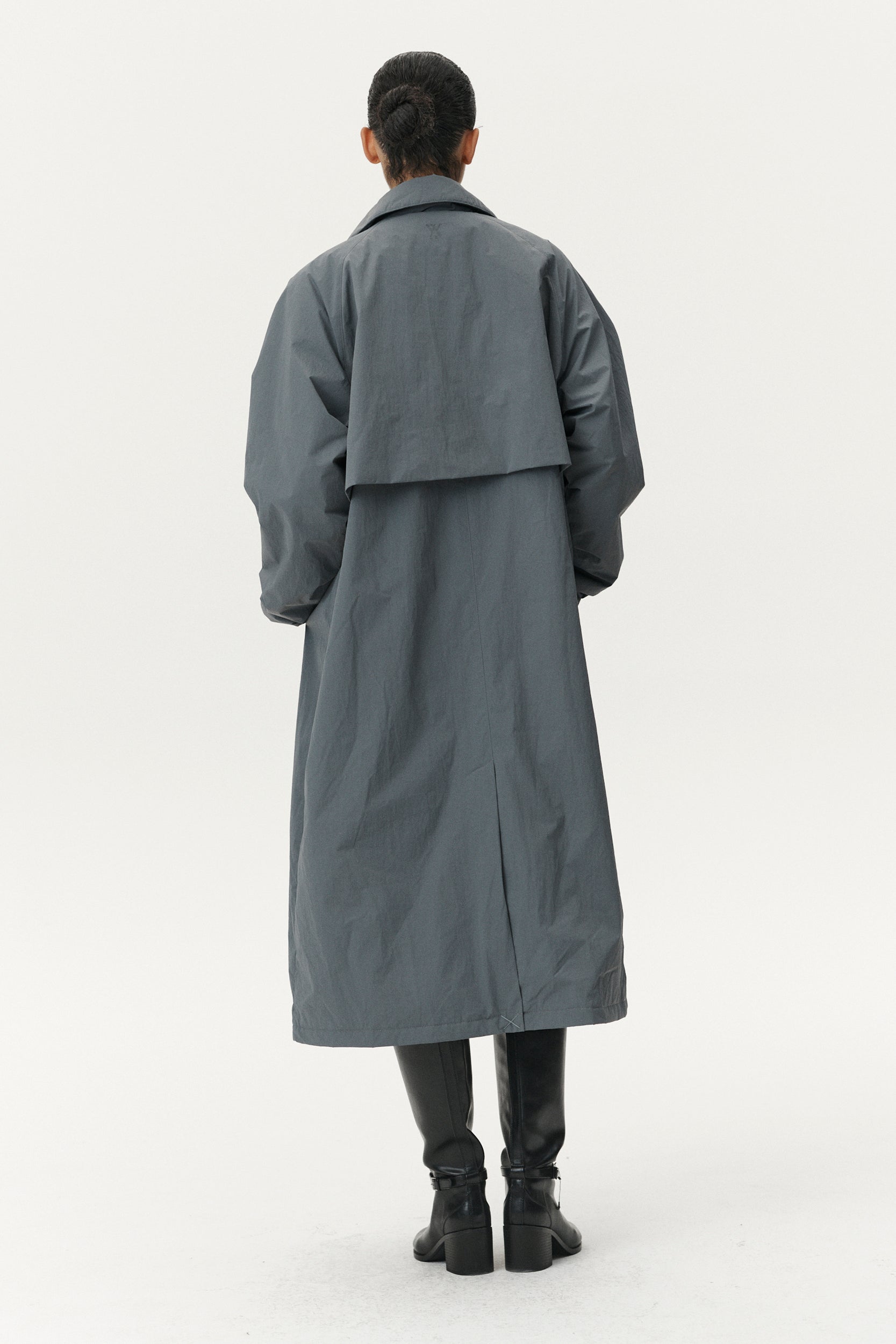 LONG COACH CRINCLE AW25 LIGHT GREY BLUE WOMEN