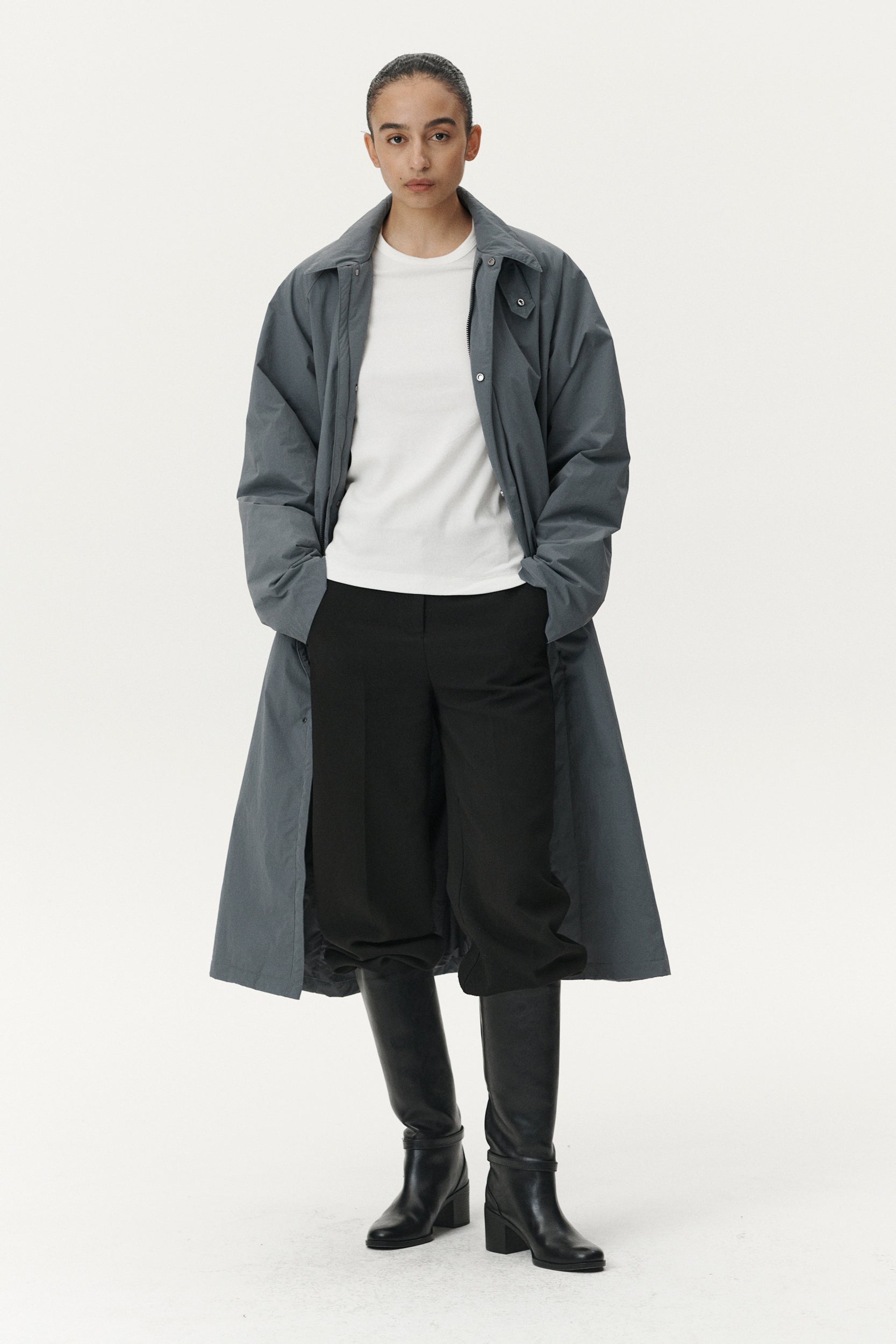 LONG COACH CRINCLE AW25 LIGHT GREY BLUE WOMEN