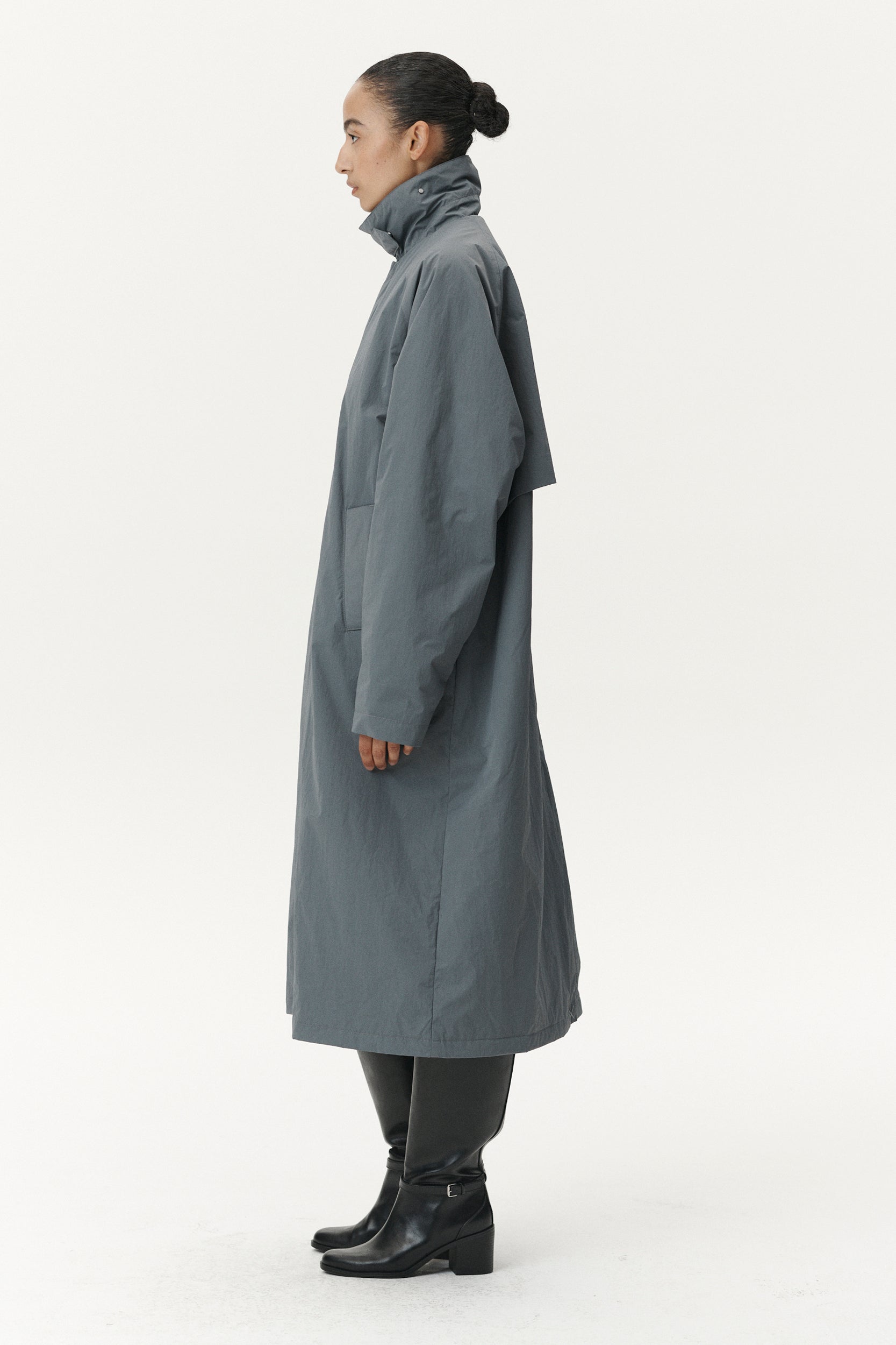 LONG COACH CRINCLE AW25 LIGHT GREY BLUE WOMEN