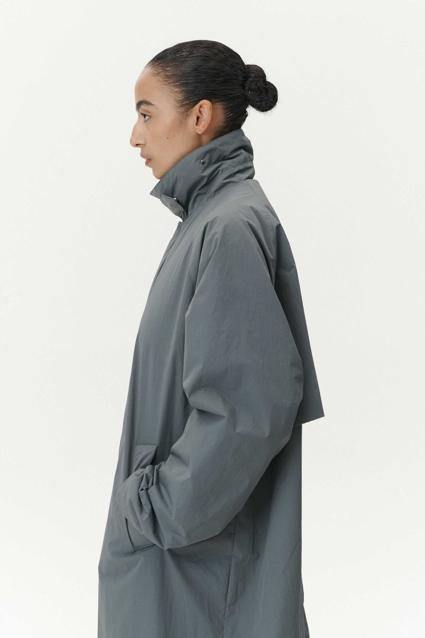 LONG COACH CRINCLE AW25 LIGHT GREY BLUE WOMEN