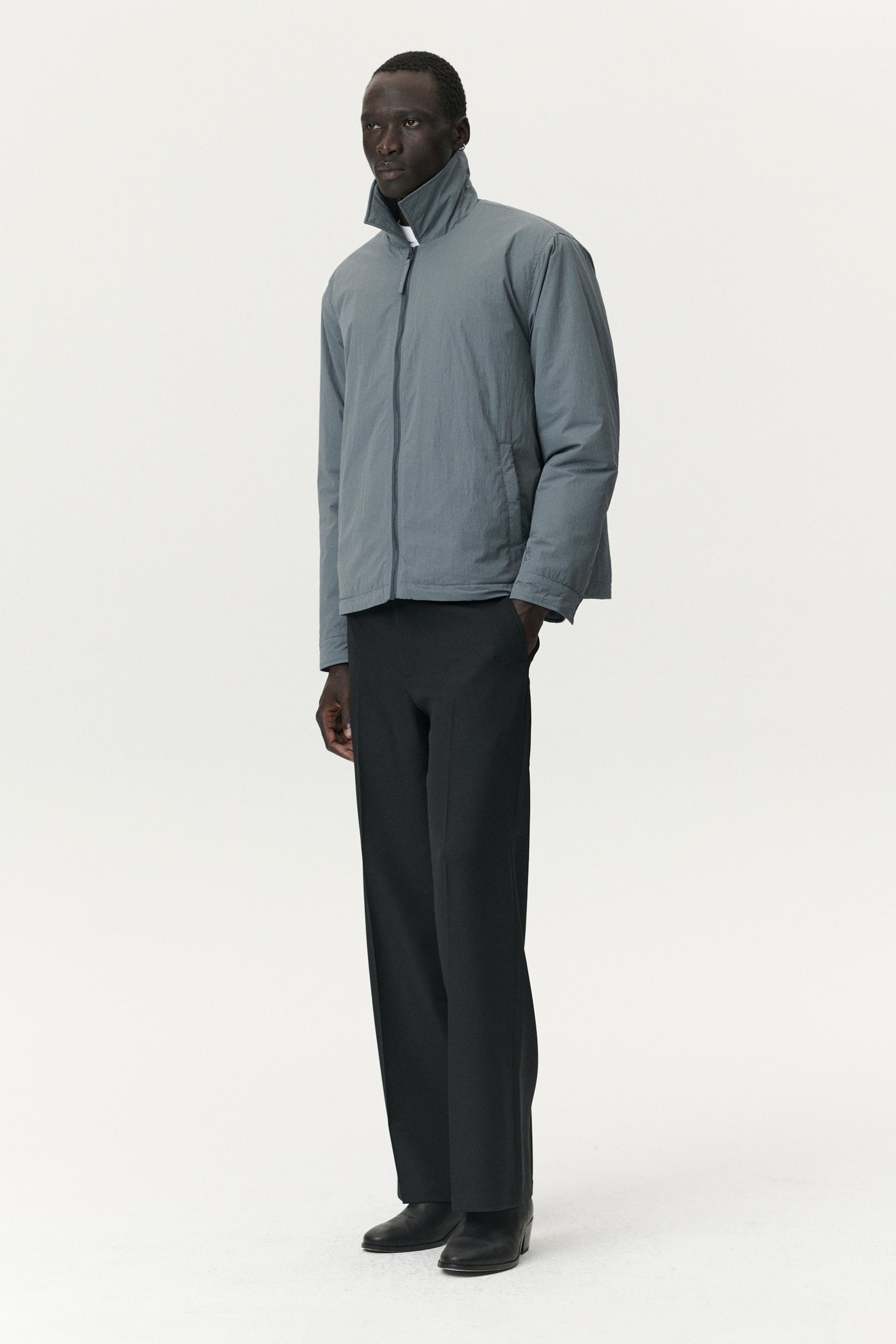 ZIP UP CRINCLE AW25 LIGHT GREY BLUE