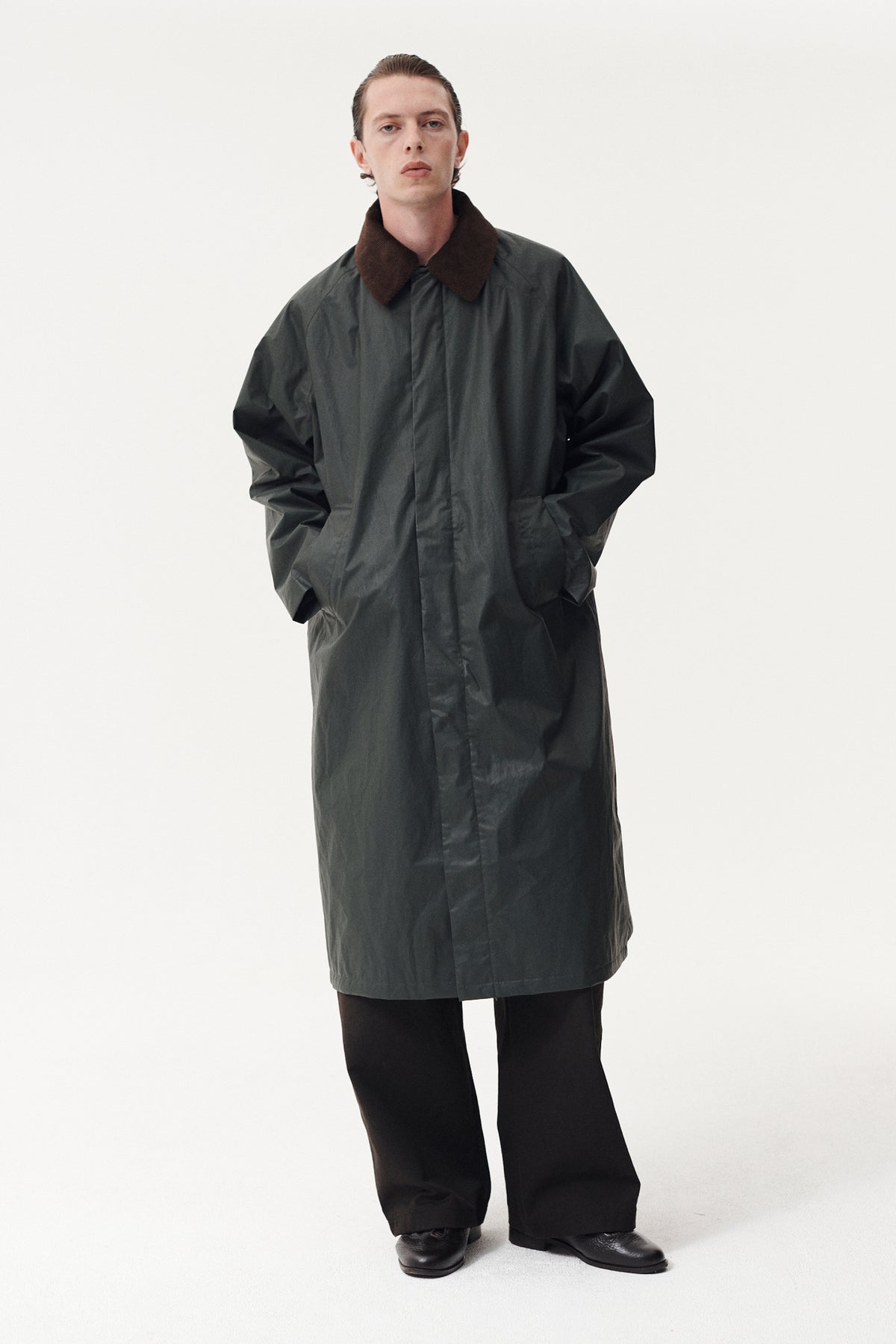LONG COACH WAXED COT CORDU AW26 DARK GREY GREEN