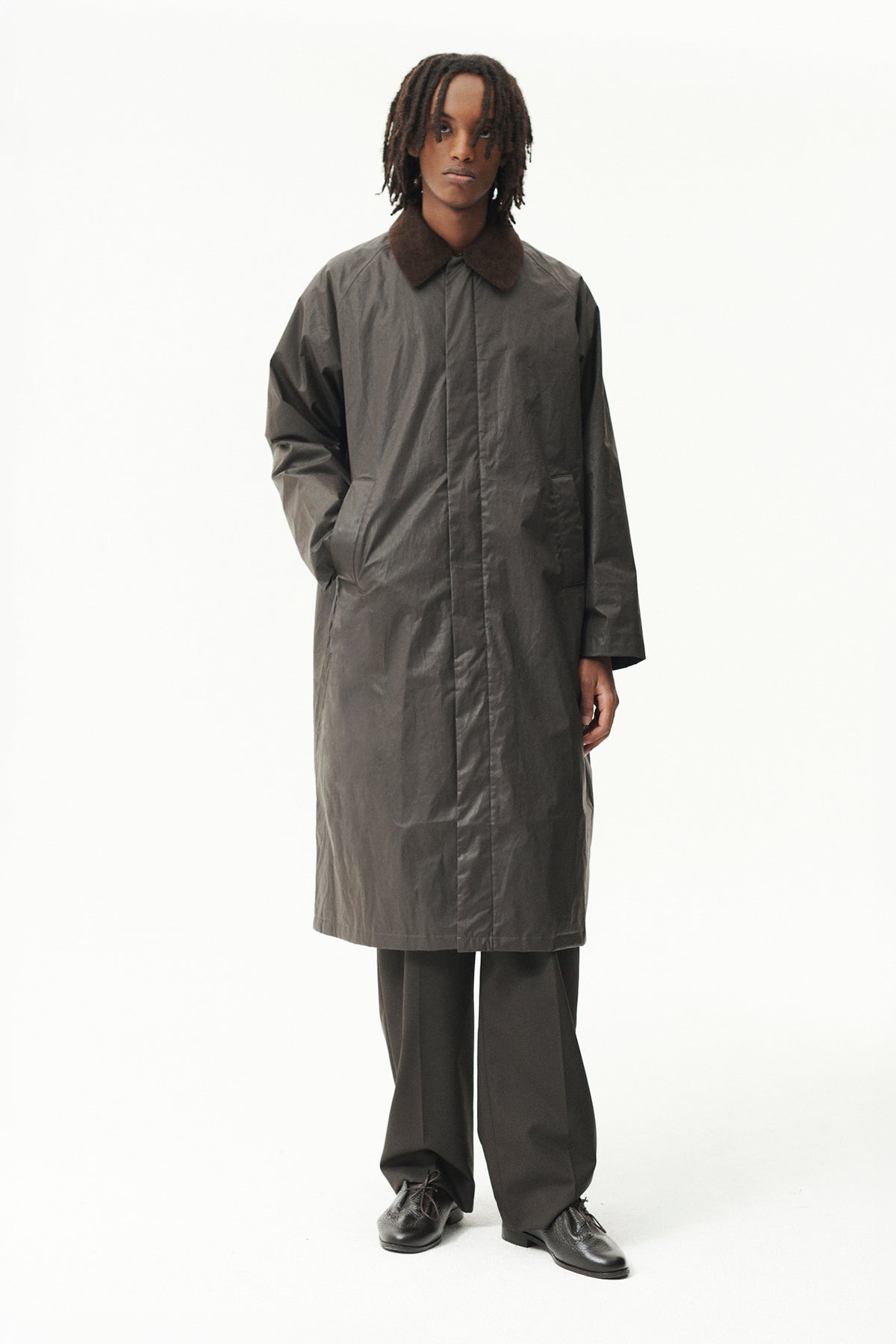 LONG COACH WAXED COT CORDU AW26 DARK BROWN